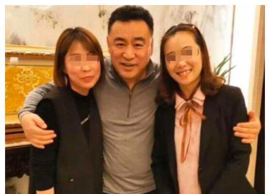 清华校长儿子,担任央视主持32年0失误的张宏民,晚年暴露私生活
