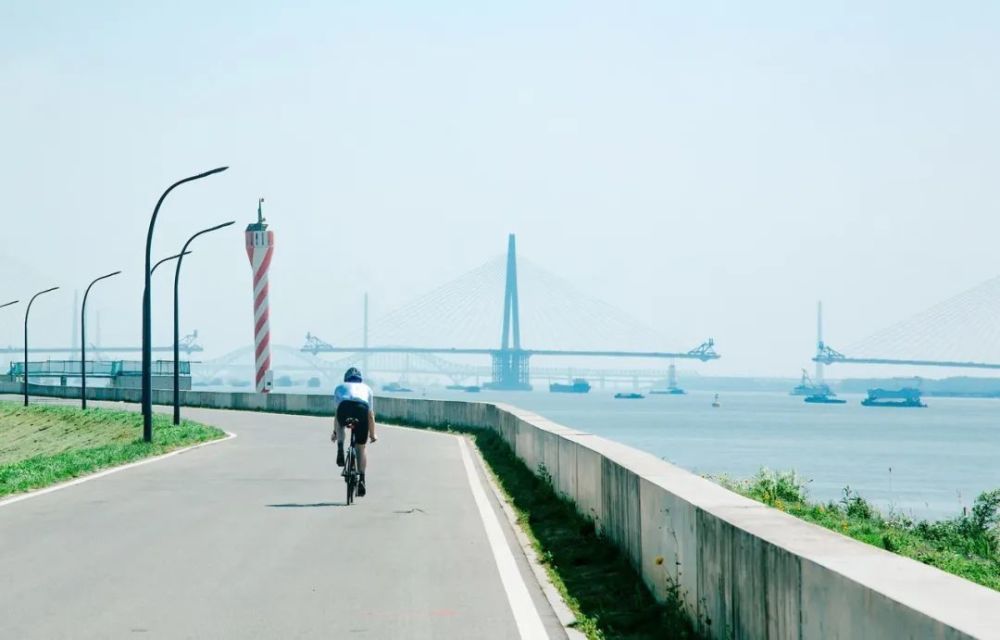 南京旅游:垦丁骑机车-江心洲江堤路