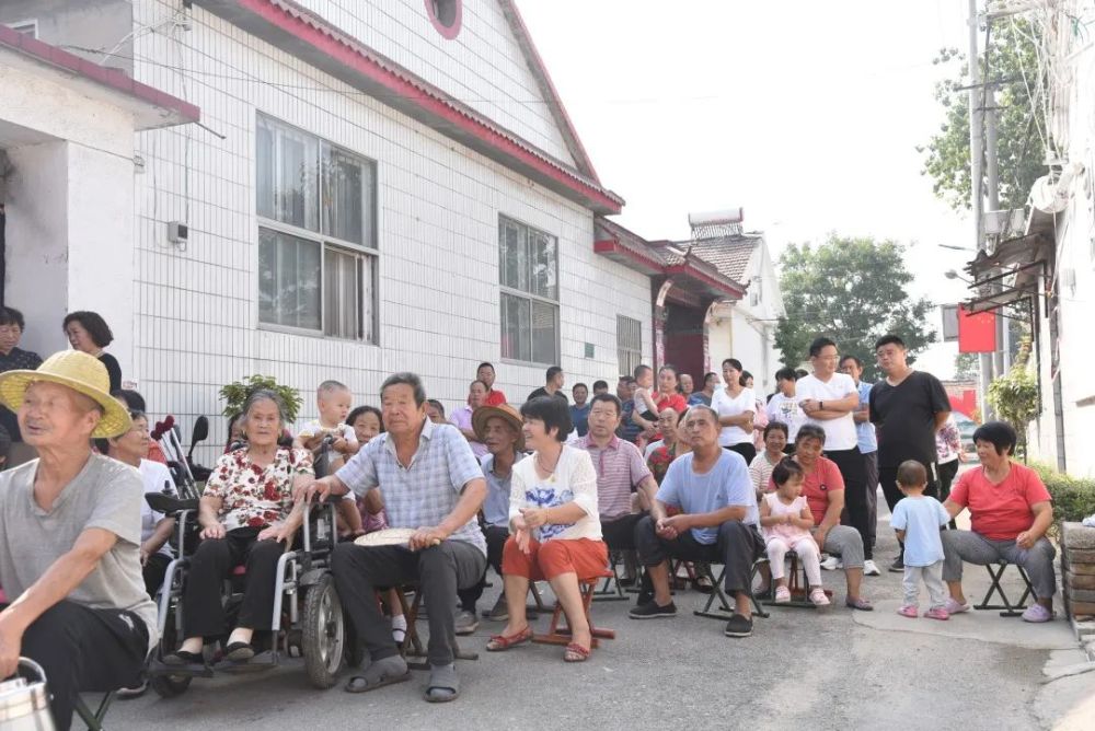 9月16日上午,临淄区凤凰镇刘地村隆重举行刘地村"长者食堂"开