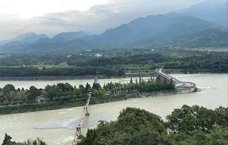 都江堰(图源:帕布熊) 车程时长:24分钟 高铁参考票价:软座10元 建议