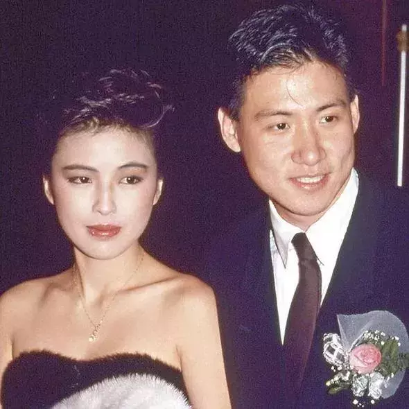 1996年2月15日登记结婚,直接宣布了婚事,张学友说"我刚开始还担心