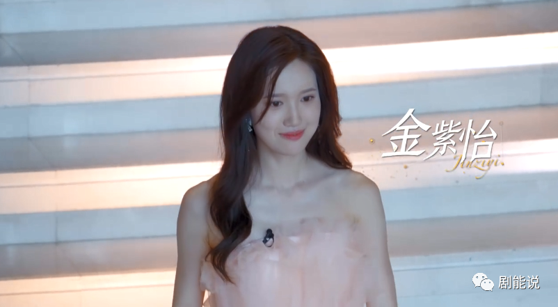 女二赵芮章,舞蹈老师.