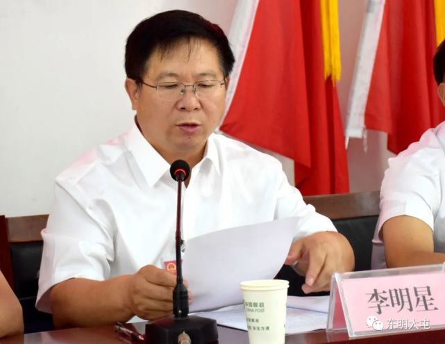李明星指出,全体人大代表服务大局,履职尽责,以高度的政治责任感和