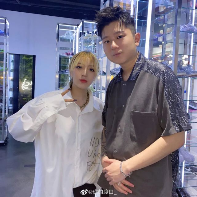 口子姐成功进军说唱圈!网友却都想让她"泳装带货"?