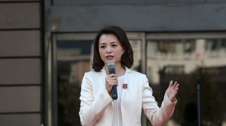 五段感情见证成名路,历经坎坷终成央视一姐,董卿这不简单的一生