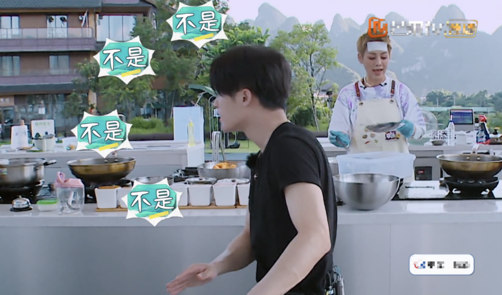 赵丽颖回归 中餐厅5 ,直言丁真做的米线没熟,丁真赔礼道歉好紧张