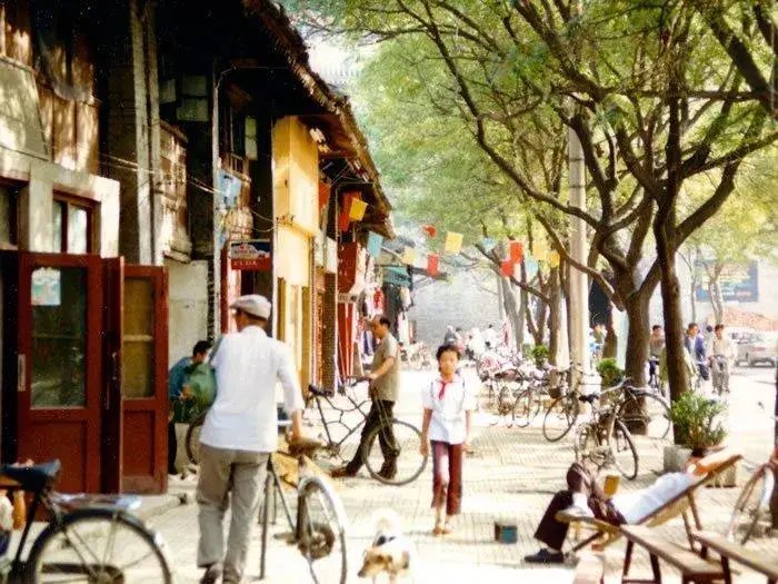 90年代西安老照片,图中街头景象,生活场景,是你记忆中的样子吗