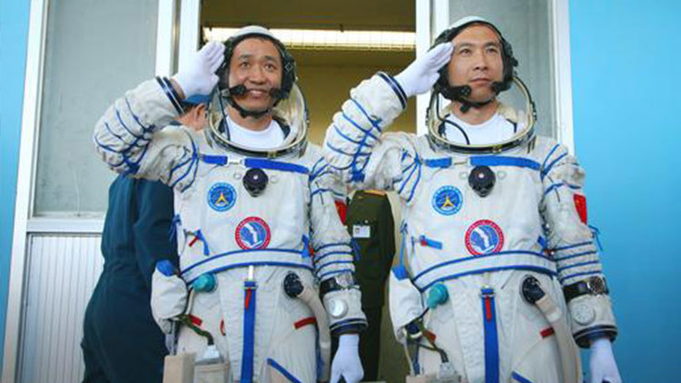 神舟6号(2005年10月12日上午9:00发射) 航天员:费俊龙,聂海胜