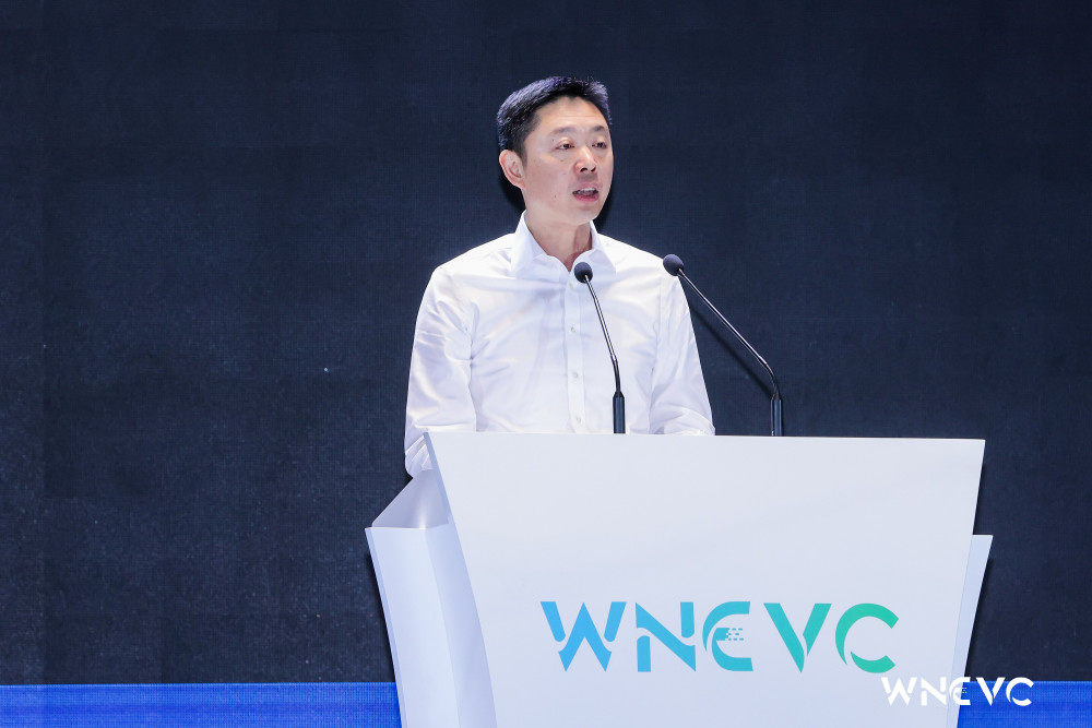 华为王军近期将有多个激动人心时刻出现推进车载显示进入光成像时代