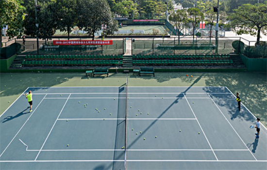 网球场地分为哪些种类,四种网球场你都了解吗