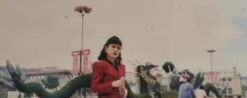 62岁大爷男扮女装30年攒下百万身家妻女却断绝关系无脸见人