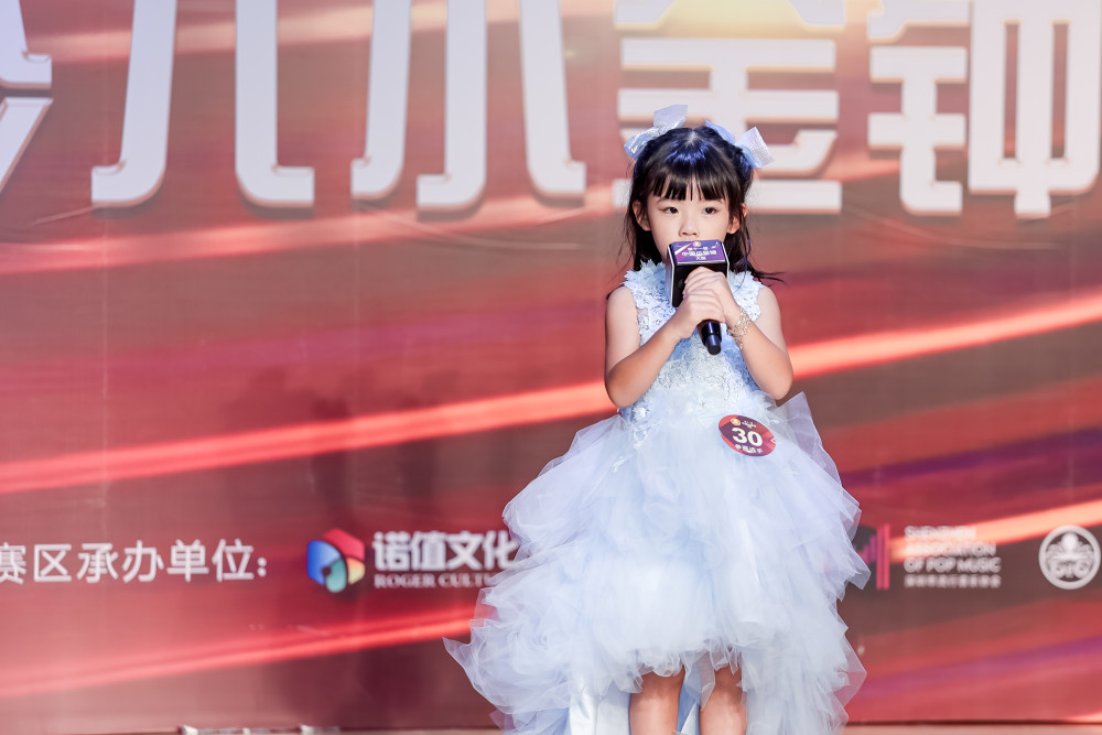 专访中国小金钟深圳人气之星周若冰在追求梦想的道路上坚韧执着