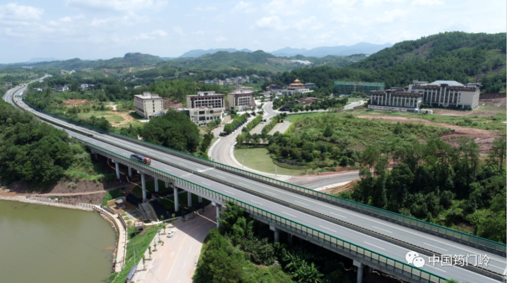 筠门岭镇旅游区路网四通八达,济广高速公路,206国道,357国道穿境而过