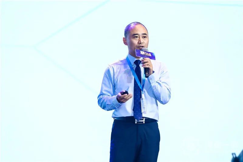 英国年轻化中心院长蒋宇振博士向与会嘉宾介绍了全新非侵入性的等离子