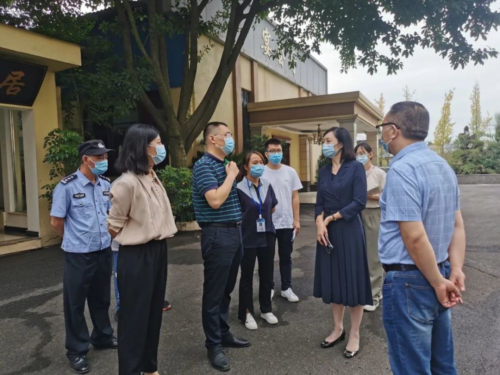 区委常委,宣传部长张敏,区政府副区长刘胜调研疫情防控工作