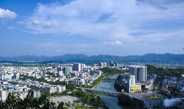 全国最高县城gdp_GDP最高的10座城市出炉,这座城市超越天津,成 新一线 冠军(3)