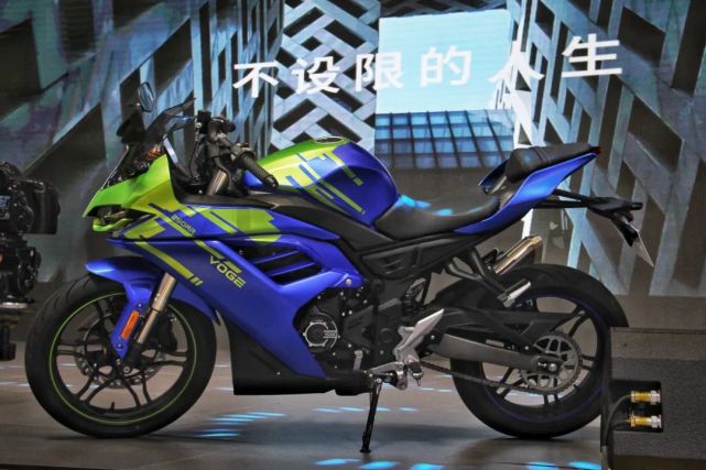 无极250rr,350ac,525r集体亮相重庆摩展,价格19980元