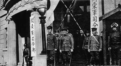 该建筑位于沈阳中山广场东侧,日军于1931年占领沈阳后,关东军司令部从