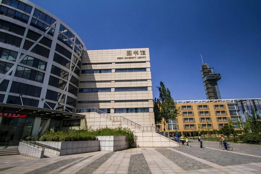 比如北京科技大学排名很靠前,学校的前身是北京钢铁学院,在学科发展