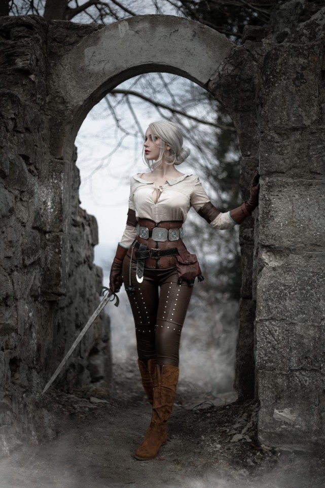 希里(ciri)作为《巫师》系列中的主要角色之一,深受玩家的喜爱.