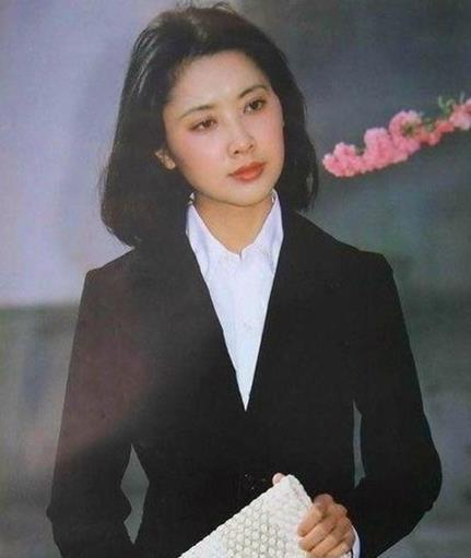 老照片带您回到80年代,图1女子引人注目,图5的辣妈颜值太惊艳了