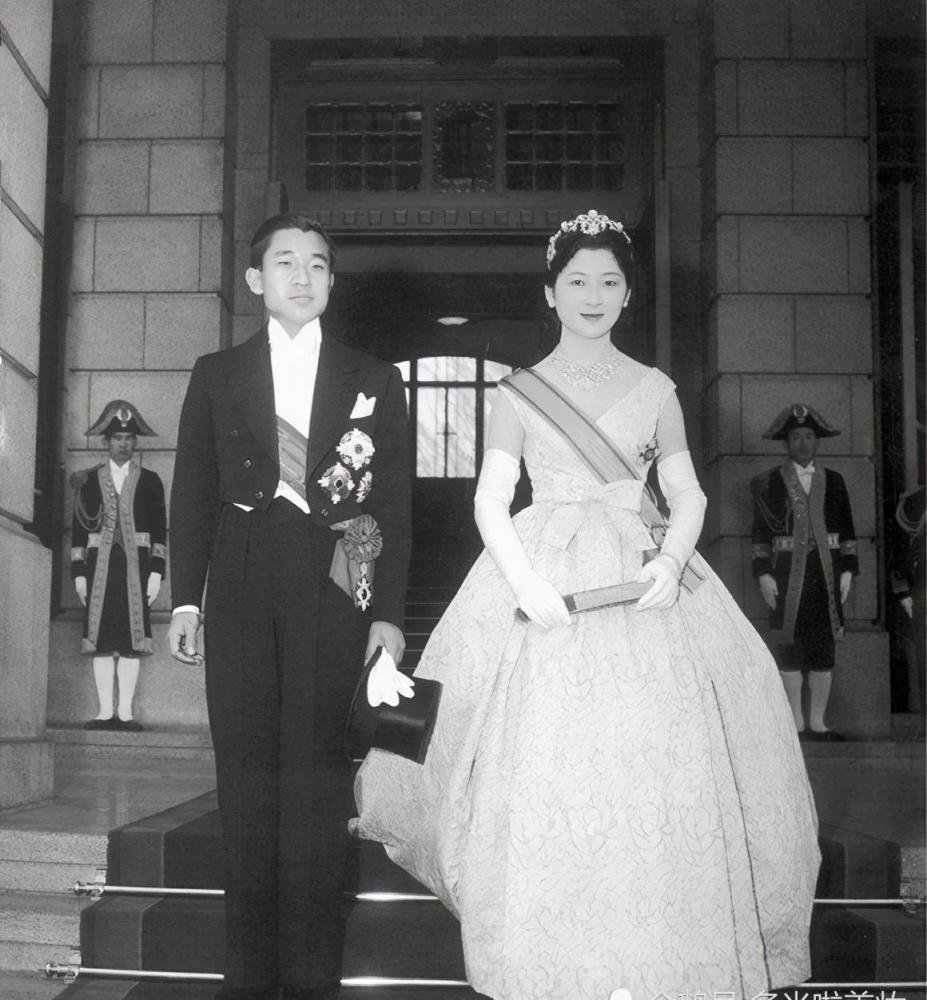 日本皇后美智子年轻时多美说出来你或许不信但老照片不会说谎
