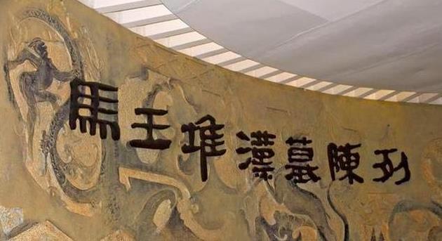 上个世纪,越王勾践剑的重新面世,让世人更加了解到了古代工匠的锻造