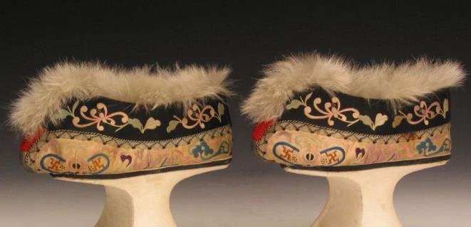 清朝妃子穿的"花盆底,不仅是为了美观,还是为了方便皇帝