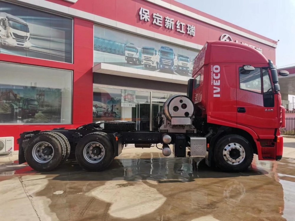 国六贴纸如同一枚勋章iveco technology依维柯技术这辆杰狮c6牵引车