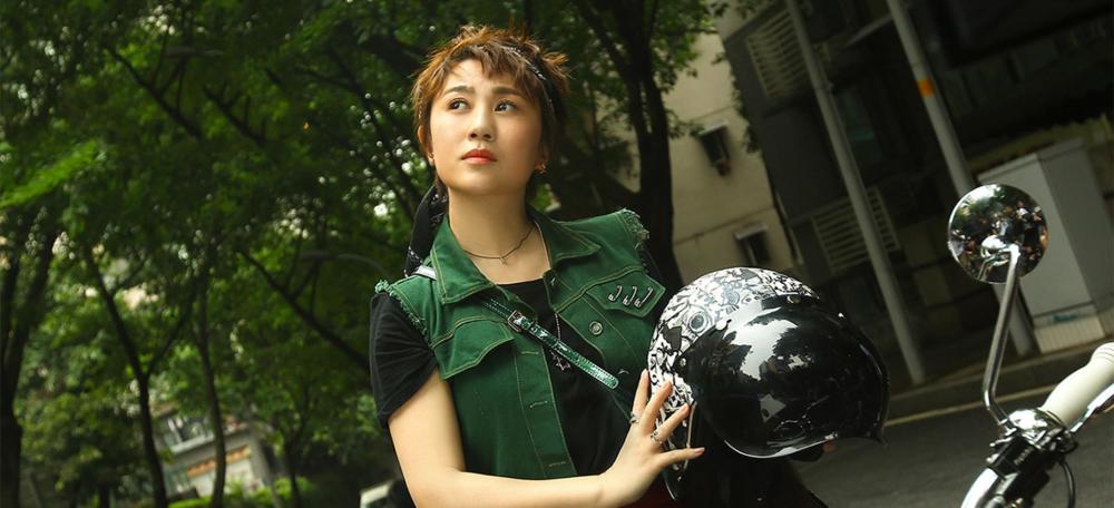 要知道,哪怕是马丽今年主演的电影《阳光劫匪》,人家也混到了3.