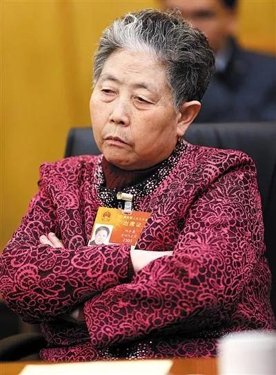 老干妈陶华碧没读过书从摆摊到身价70亿她是如何逆袭的