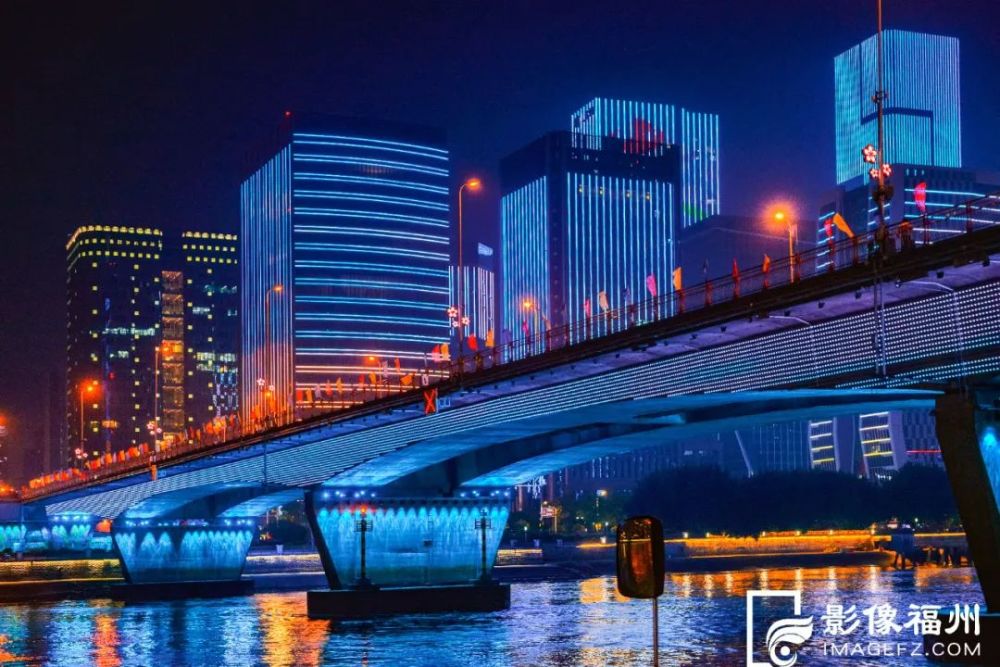 鳌峰洲大桥附近的夜景   陈暖/摄