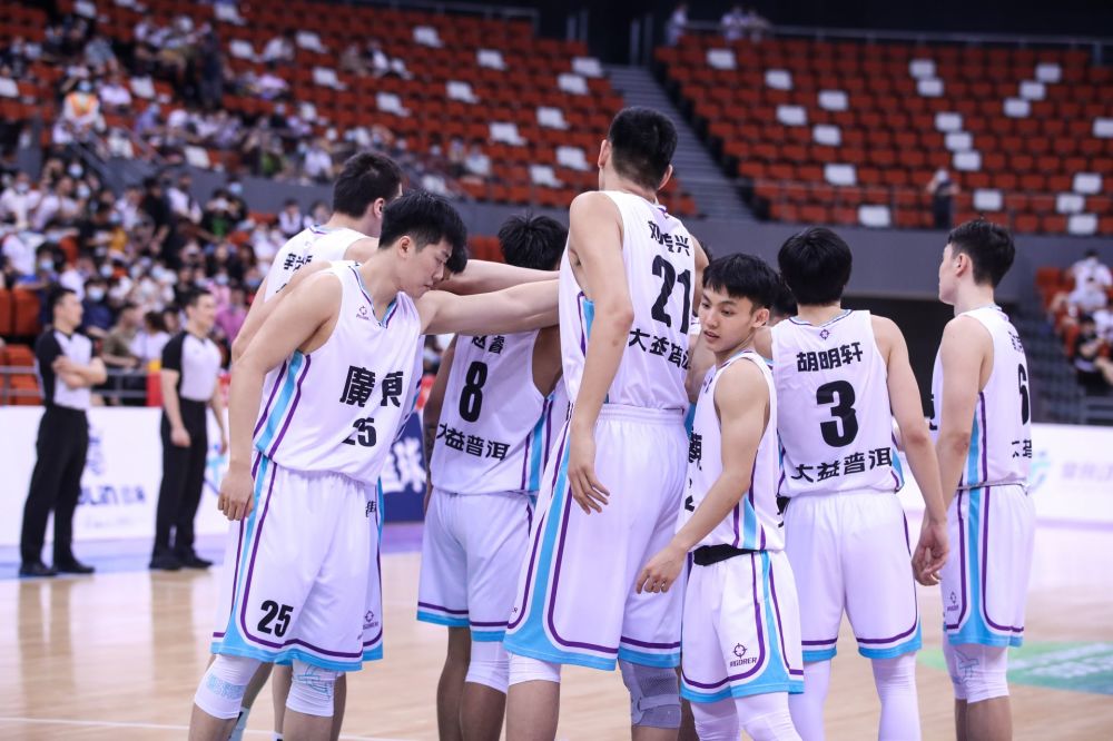 广东男篮出征全运会12人大名单出炉杜锋无奈之选很明智