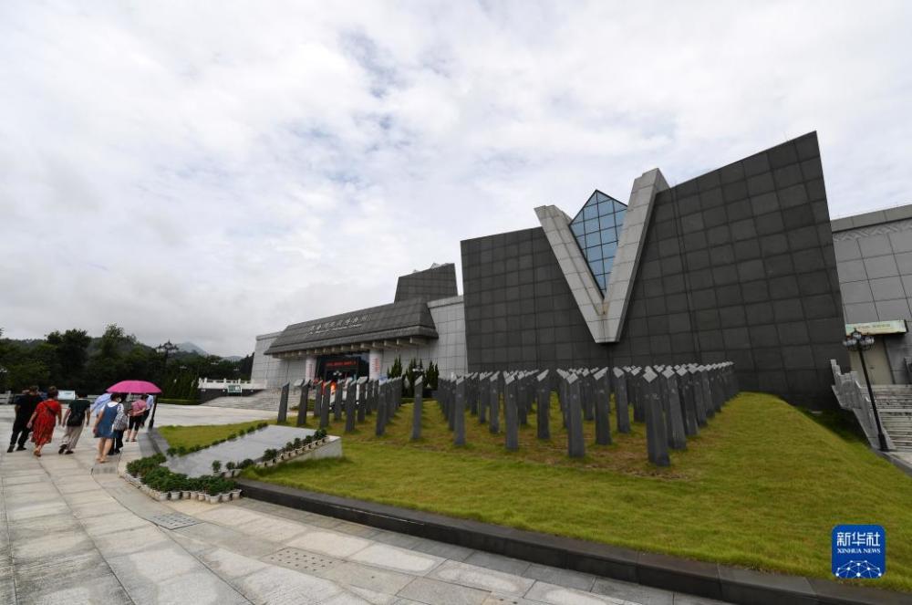 人们在广西南宁市昆仑关战役博物馆参观(9月16日摄).