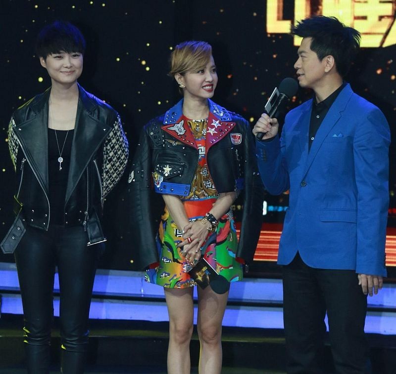 李宇春蔡依林的腿都好细,无论是皮裤还是短裙都能驾驭