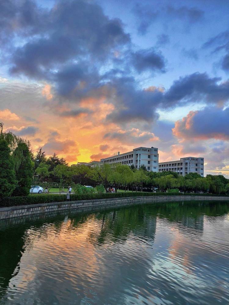 最美夕阳红—上海大学校园夕阳西下之美景(我的手机摄影作品)