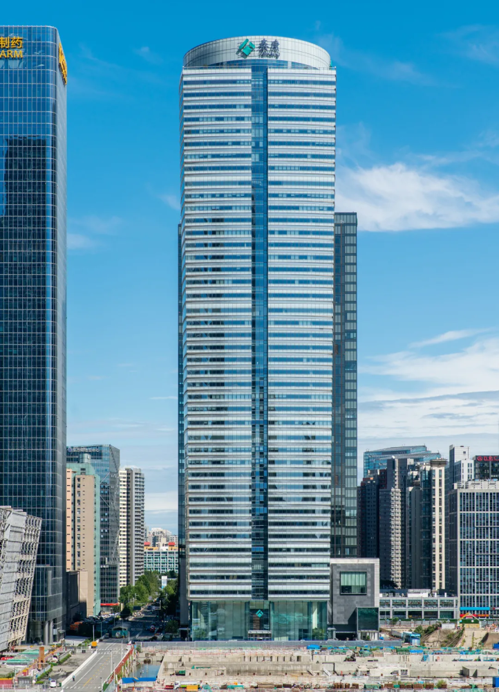 单块高17米!北京泰康大厦巨型玻璃幕墙创世界之最,建筑形如"玉琮"