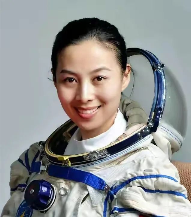 要给女儿摘星星的中国女航天员,太飒了!