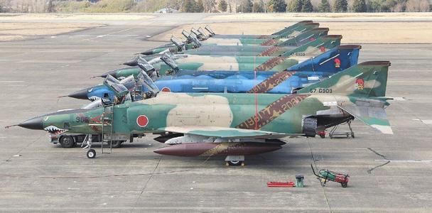 92架三菱f-2战斗机 辅助飞机:13架rf-4/ej"鬼怪"侦察机(已全部退役)