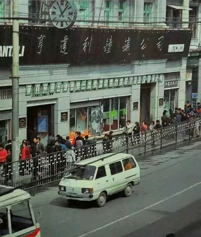 湖北老照片,80年代武汉街头景象流出!看看这些生活场景你认得不