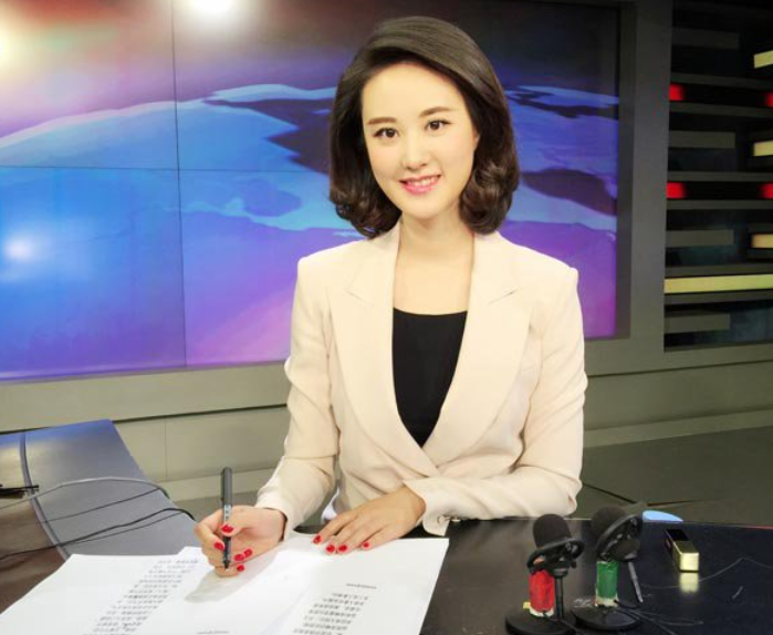 重庆"最美"高考状元,如今成为央视主持人,39岁依然单身