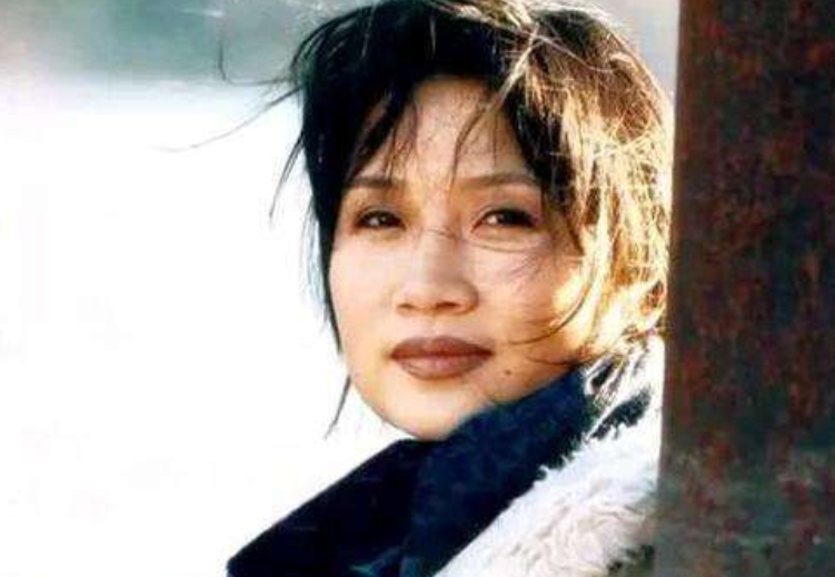 那个唱青藏高原的李娜23年前剃度出家后她过得还好吗