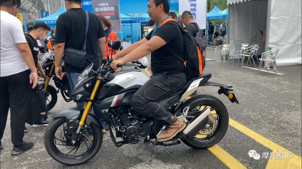 摩展小试豪爵全新街车xcr300,十分灵活,意外好骑!