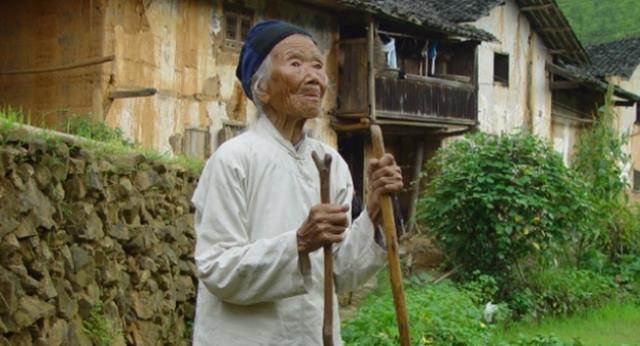新婚三天就分别妻子家中苦等72年而丈夫早在22岁就牺牲了