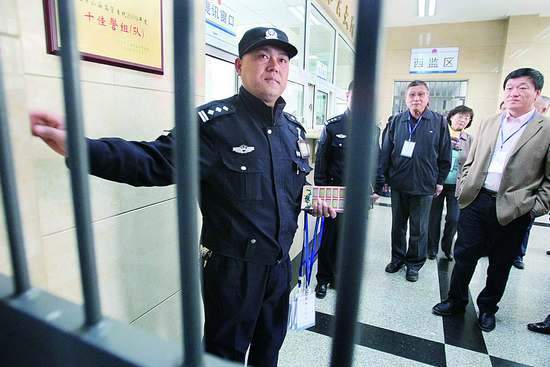 死刑犯王立华最后一夜,枪决前泪流满面地忏悔,民警:他不是真心_腾讯网