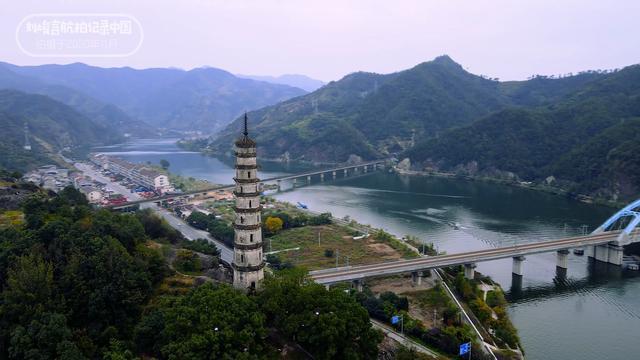 这座塔叫厦河塔,它是指引丽水古城方位的重要地标.