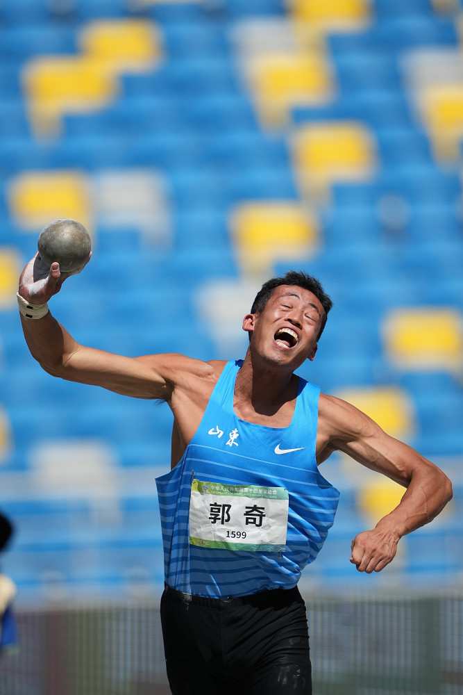 新华社记者 李一博 摄9月20日,浙江队选手华梓惠在男子十项全能铅球