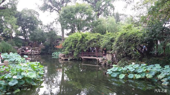 明瑟楼是留园内的一处景点. 水经注:"目对鱼鸟,水木明瑟.