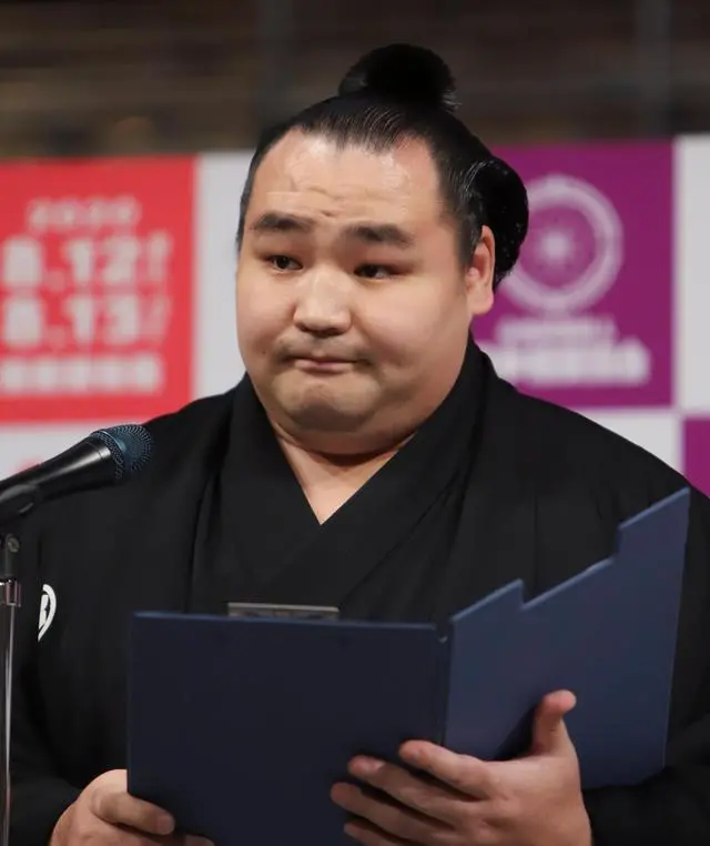 日本最能输的23岁相扑力士,拥有3胜238败的战绩,实现另类传奇