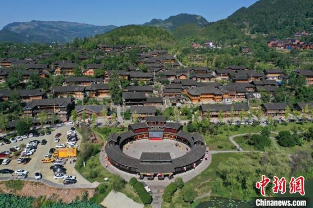贵州务川龙潭古寨秋色美